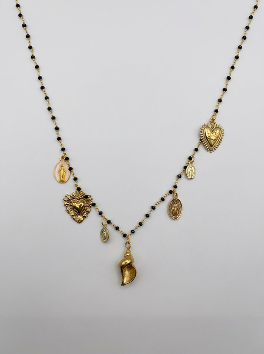 Collana conchiglia e madonnina cuore tanti ciondoli