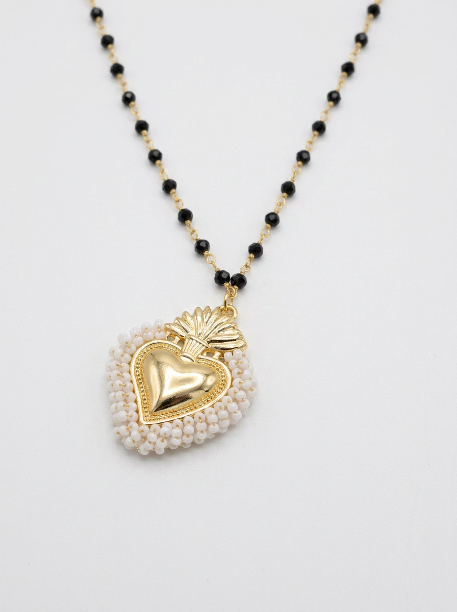 Collana bianco con base nera